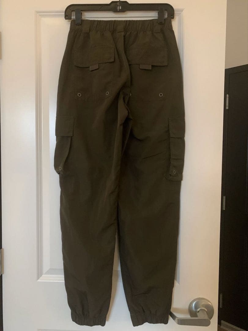 ALO YOGA アロ オリーブグリーン カーゴパンツ カーキ 定価22000円