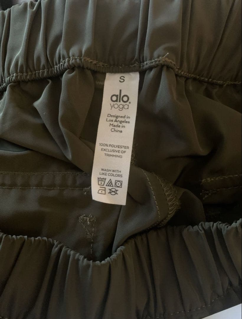 ALO YOGA アロ オリーブグリーン カーゴパンツ カーキ 定価22000円