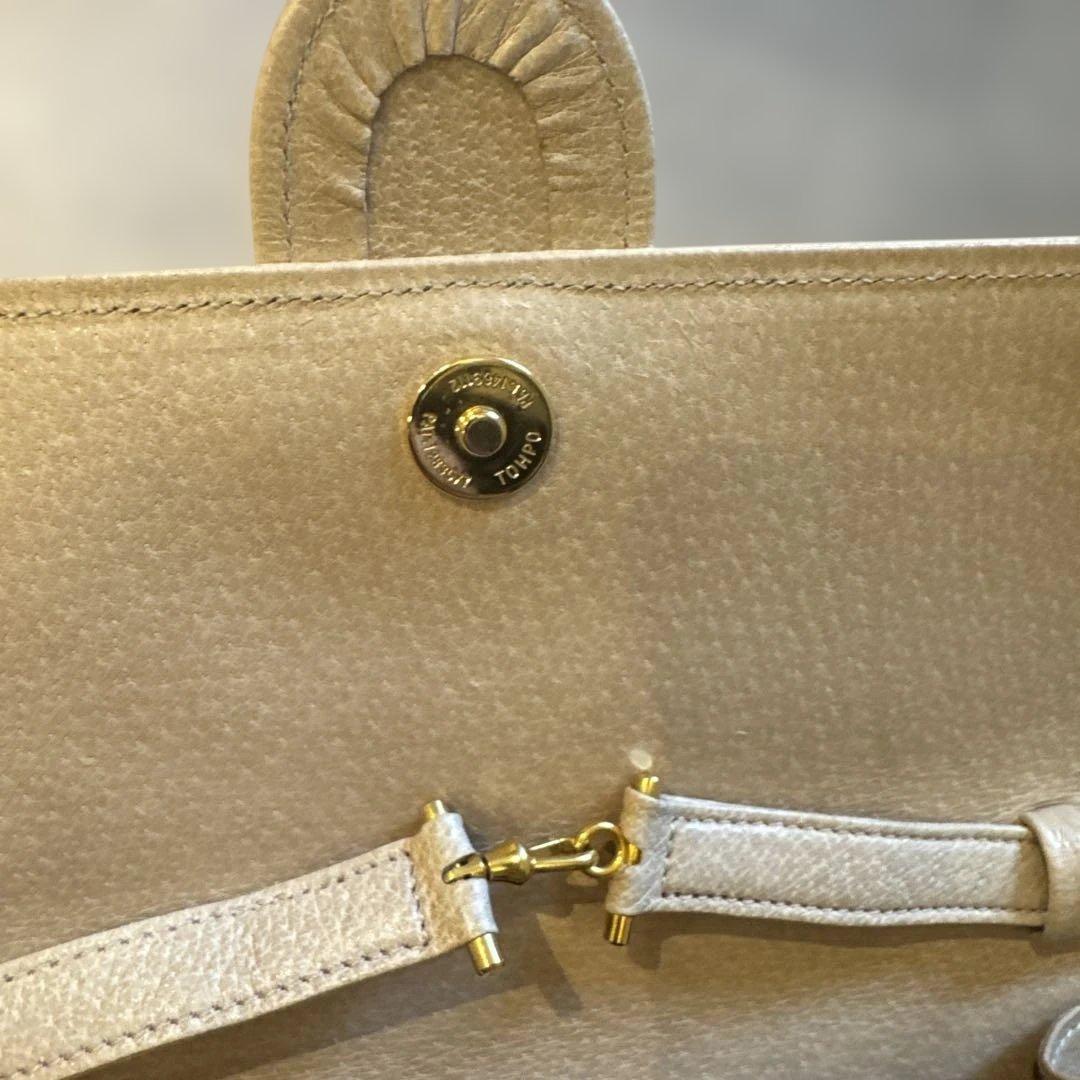 バレンチノ　ヘビ革 クラッチバッグ ホワイト/ゴールド