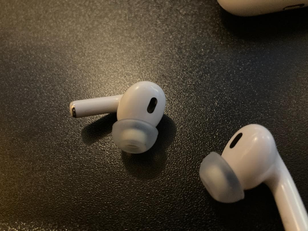 AirPods2本体 ライトニング　(spigenケース付き)