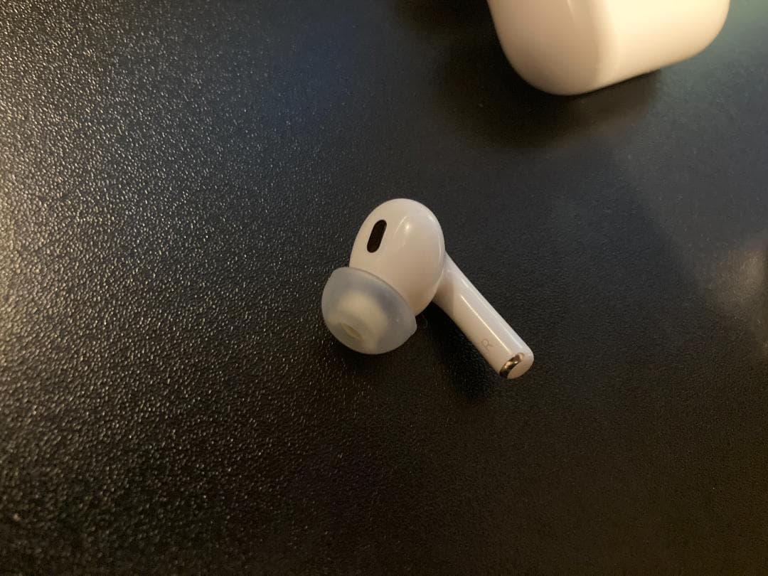 AirPods2本体 ライトニング　(spigenケース付き)