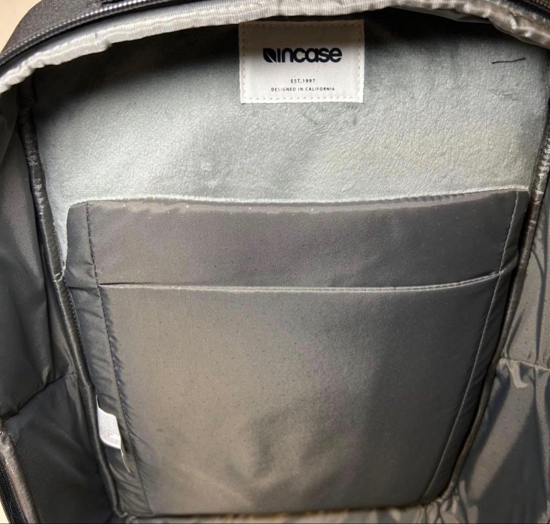 【美品】Incase インケース ARC Daypack ブラック リュック