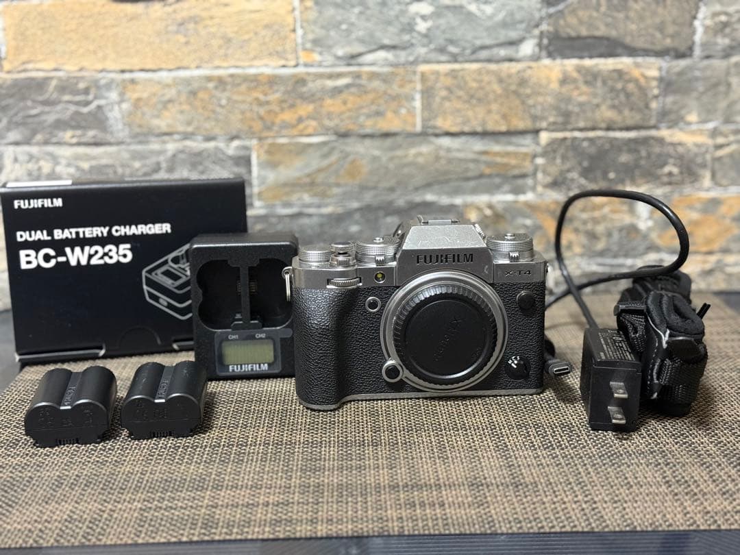 FUJIFILM X-T4シルバー 本体 (空箱なし) + BC-W235