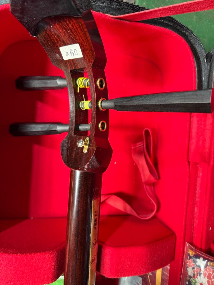 2-津軽三味線?　高級糸巻き 紅木？ハードケース&付属