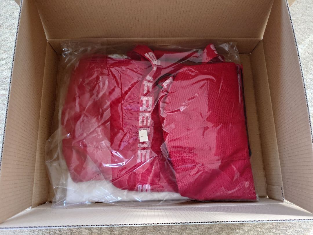 シュプリーム　ラージダッフルバッグ