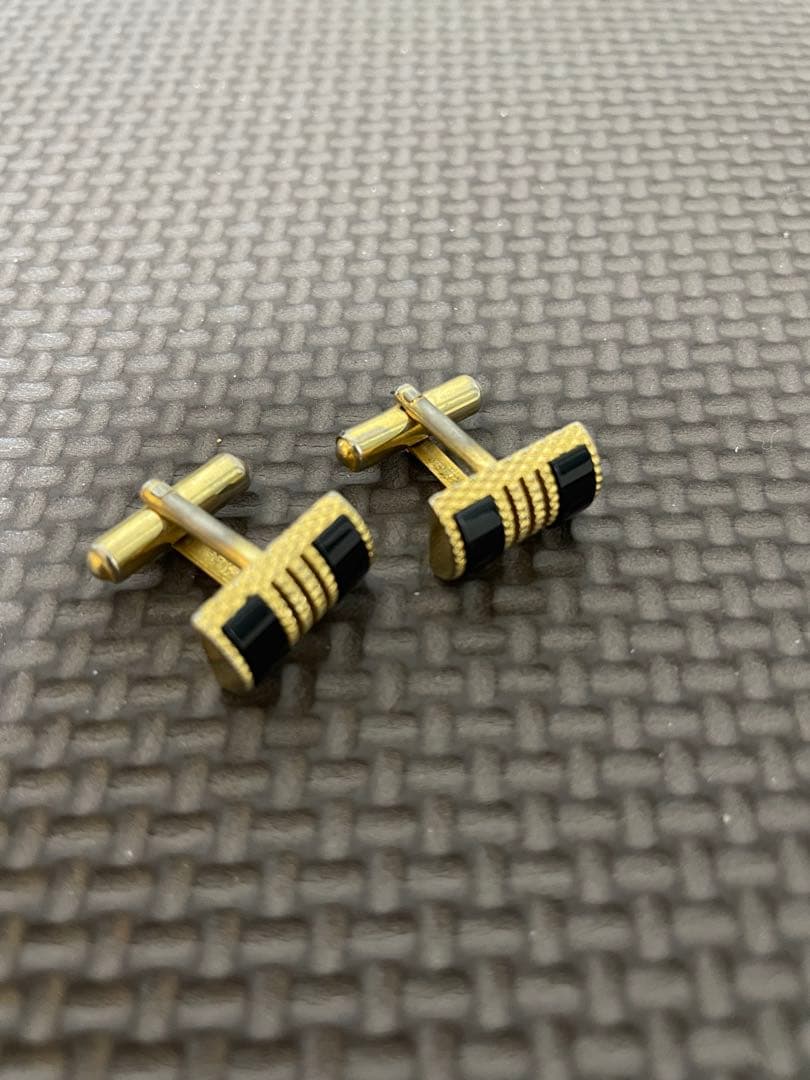 黒と金のストライプカフリンクス