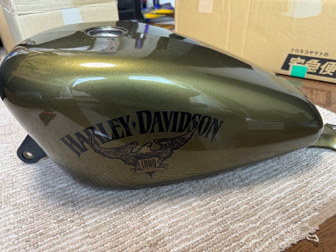 HARLEY-DAVIDSON スポーツスター オリーブゴールド　タンク