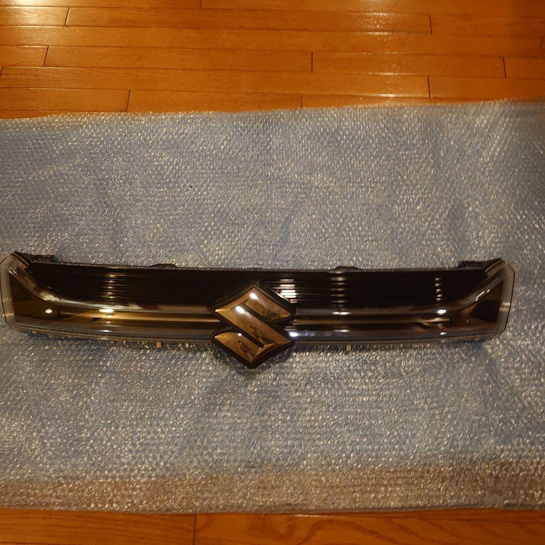 SUZUKI スズキ　ソリオフロントグリル