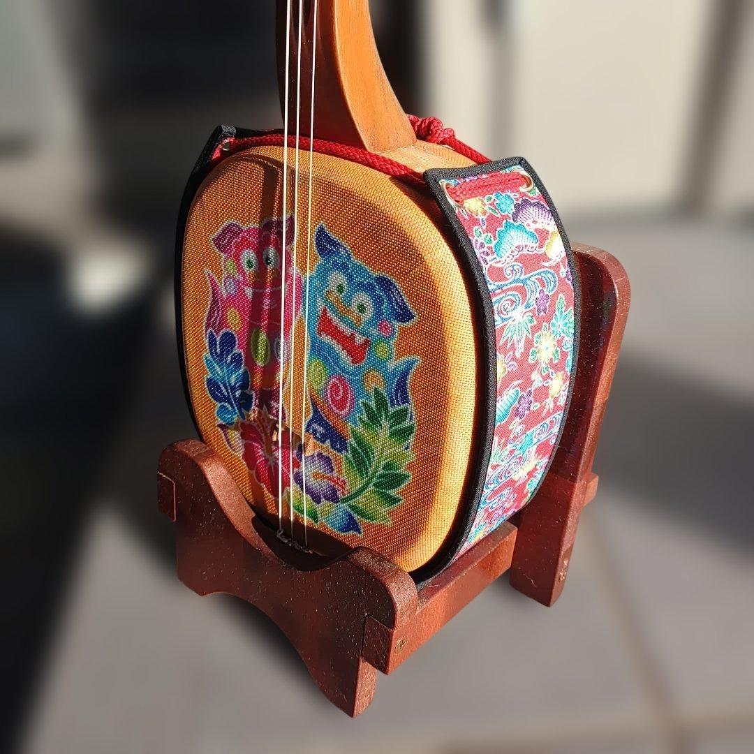 沖縄三線　三線　久場の骨型　　　シーサー柄　「弾く・見る・飾る」