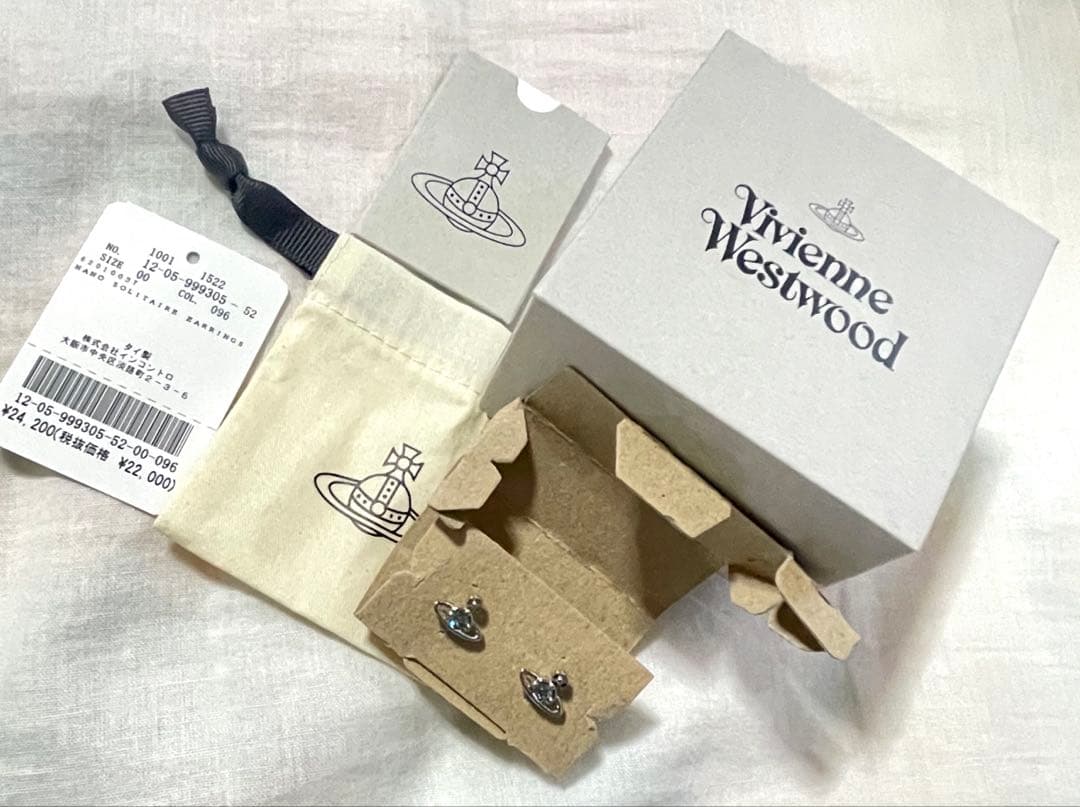 寿*ン様 【本日限り値下げ‼️】ヴィヴィアン ピアス