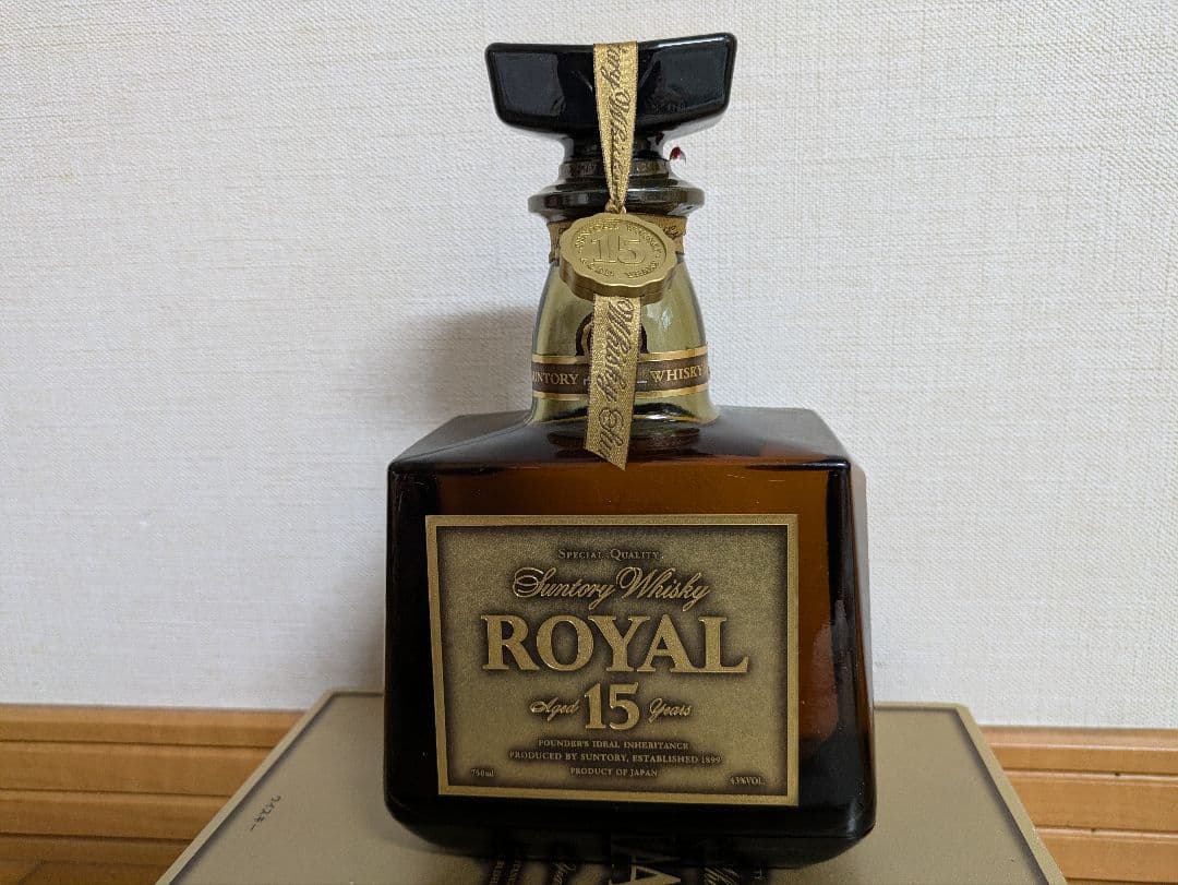 サントリーウイスキーローヤル15年〈ゴールドラベル〉750ml