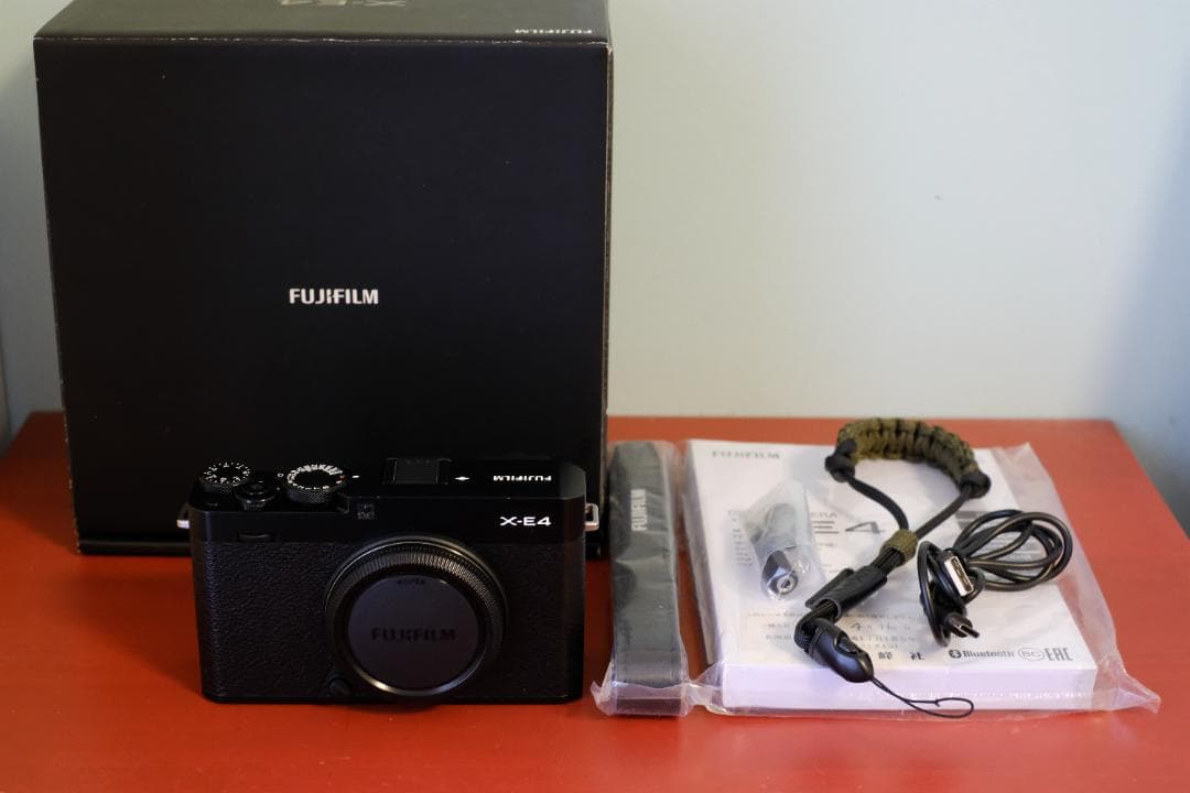 【美品】Fujifilm X-E4 ミラーレス一眼 本体+純正オプション多数