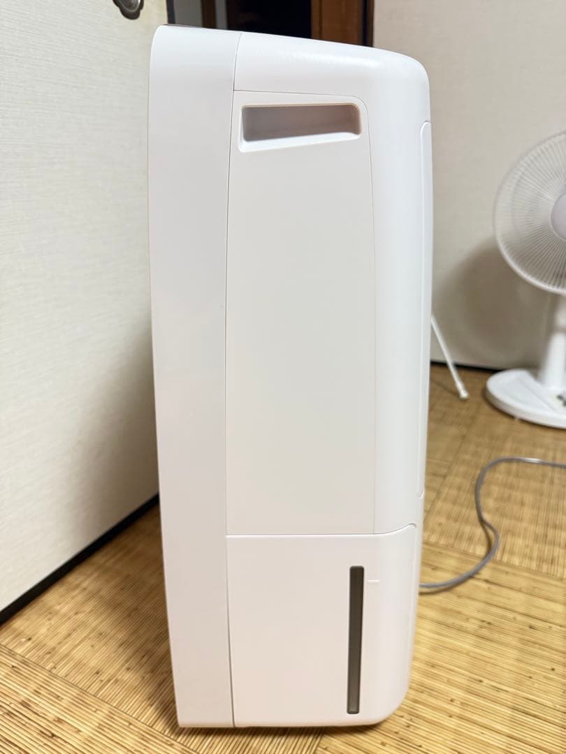 2023年製 SHARP衣類乾燥・除湿機（ホワイト）CV-S180