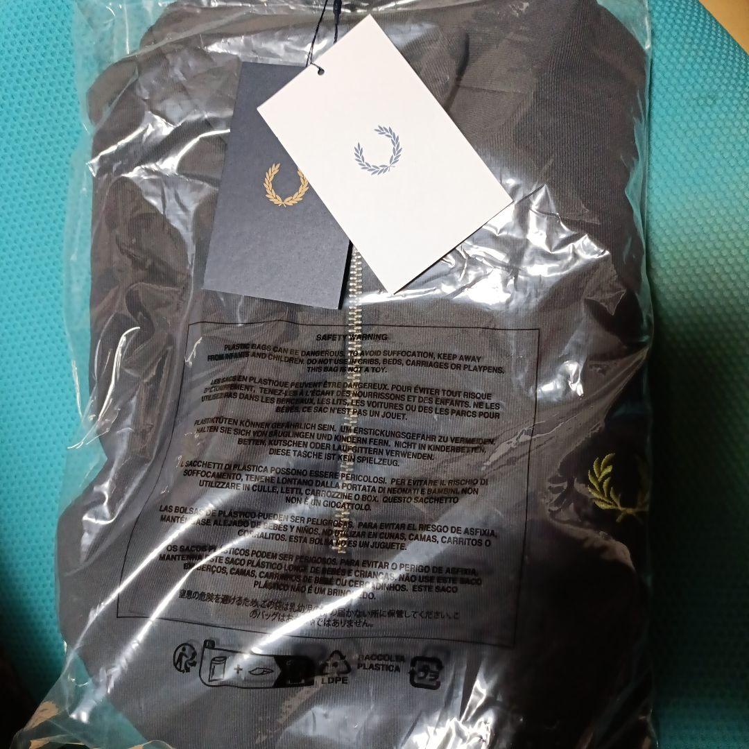 新品タグ付き　Fred Perry ジップアップトレーナー ネイビー