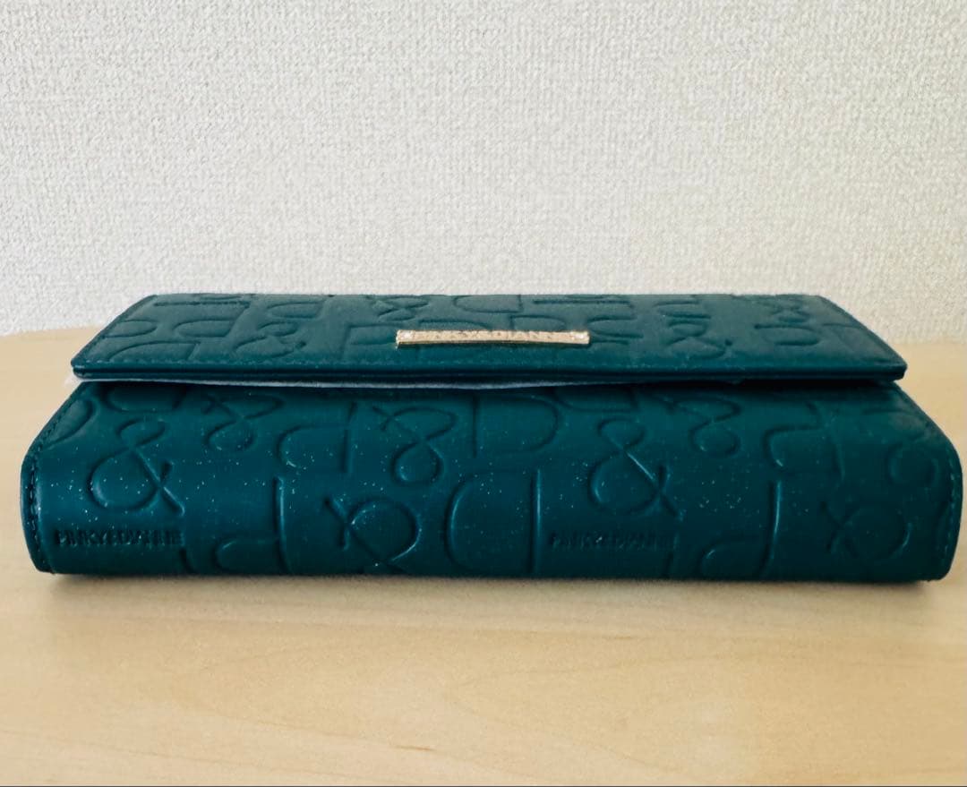 新品☆PINKY&DIANNE カヌレ かぶせ長財布☆緑☆大容量カード収納付き