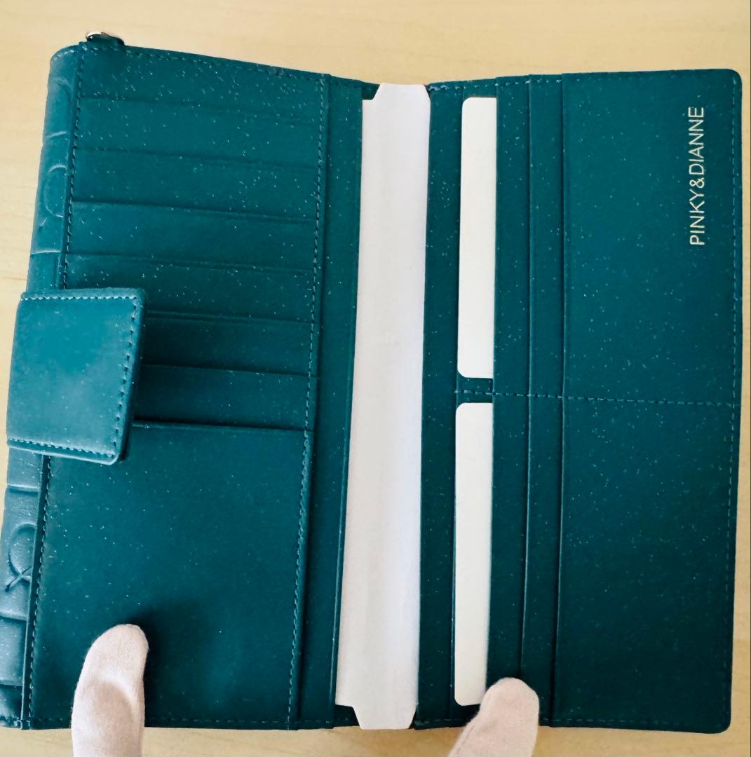 新品☆PINKY&DIANNE カヌレ かぶせ長財布☆緑☆大容量カード収納付き
