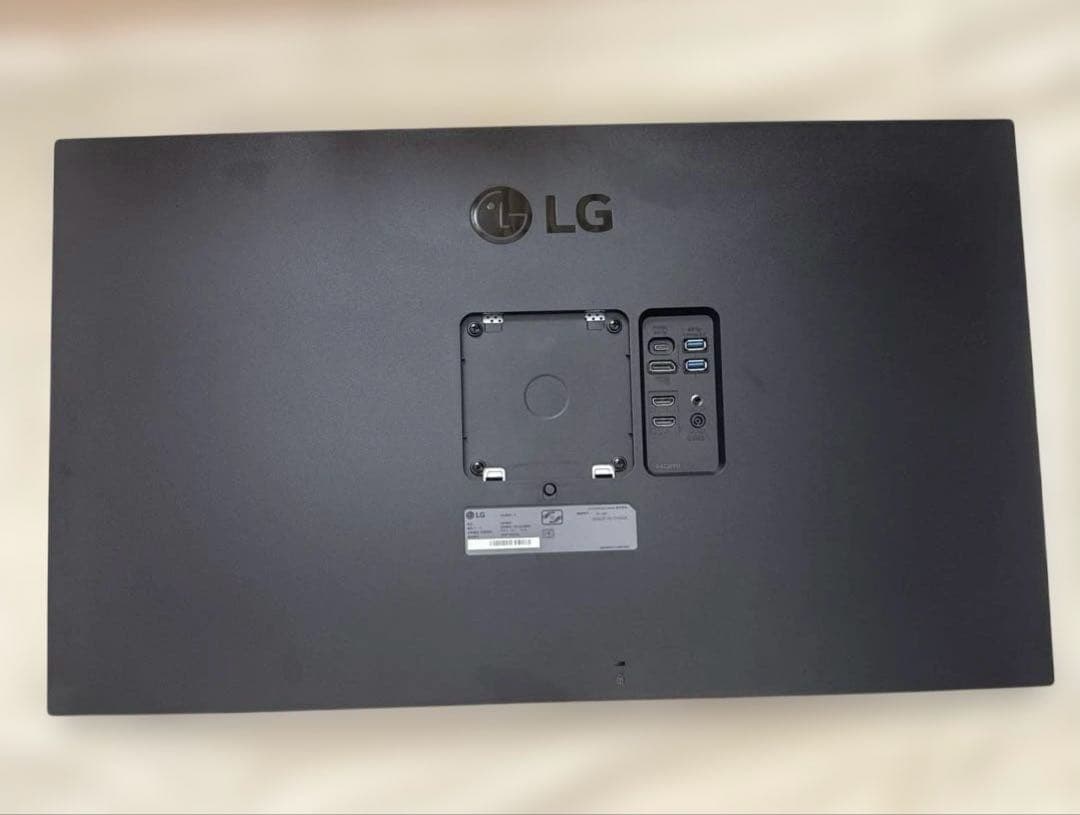 LG 31.5インチ4Kモニター 32UN880