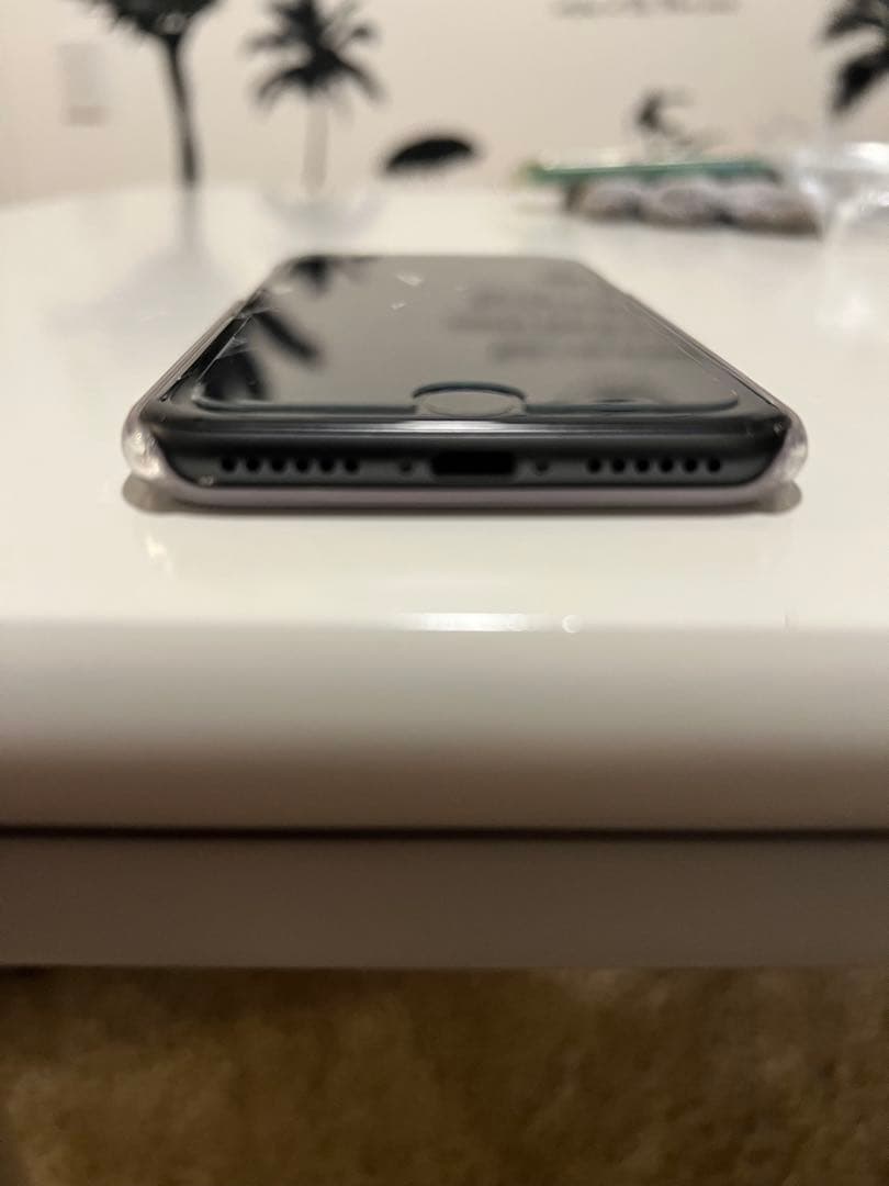 ★送料無料★iPhone8★SIMフリー 64ＧＢブラック　画面割れ