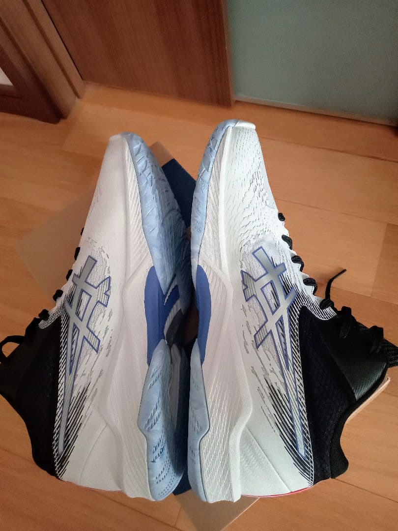 新品未使用asicsバレーボールシューズV-SWIFT FF MT