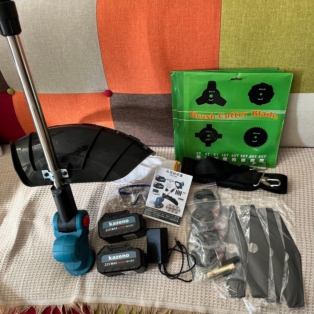 カゼノ草刈機　充電式　バッテリー2個、充電器、替刃、工具、取説など付き
