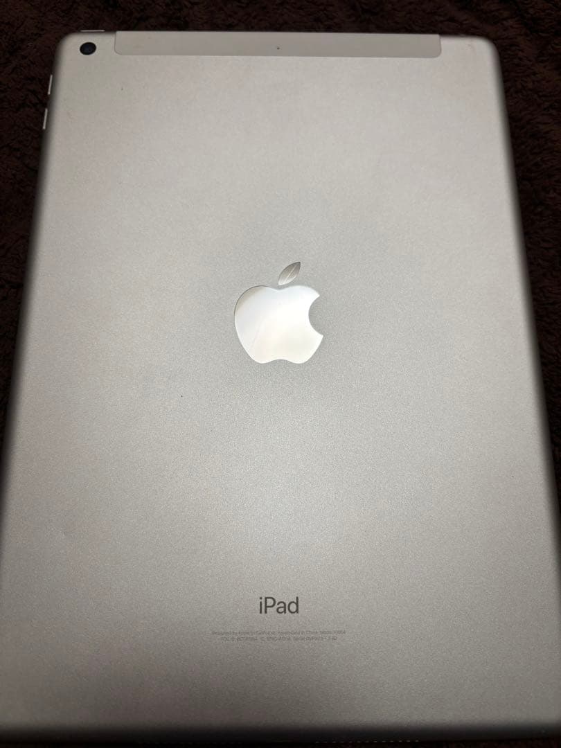 iPad 9.7インチ 第6世代　Wi-Fi+セルラー　シルバー　SIMフリー