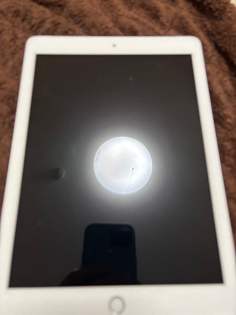 iPad 9.7インチ 第6世代　Wi-Fi+セルラー　シルバー　SIMフリー