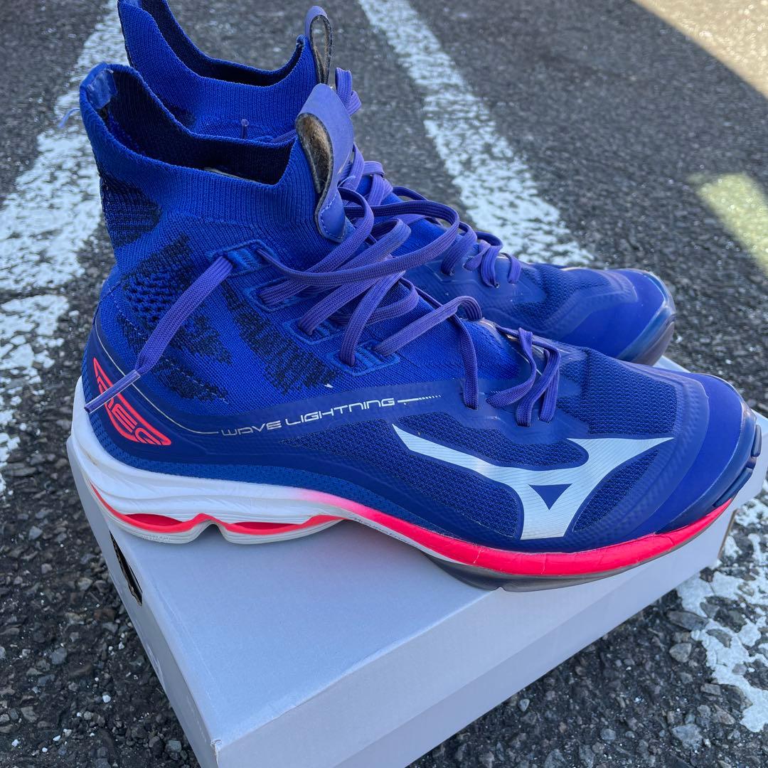 バレボールシューズ26.5 ミズノ　ウエーブライトニングNEO