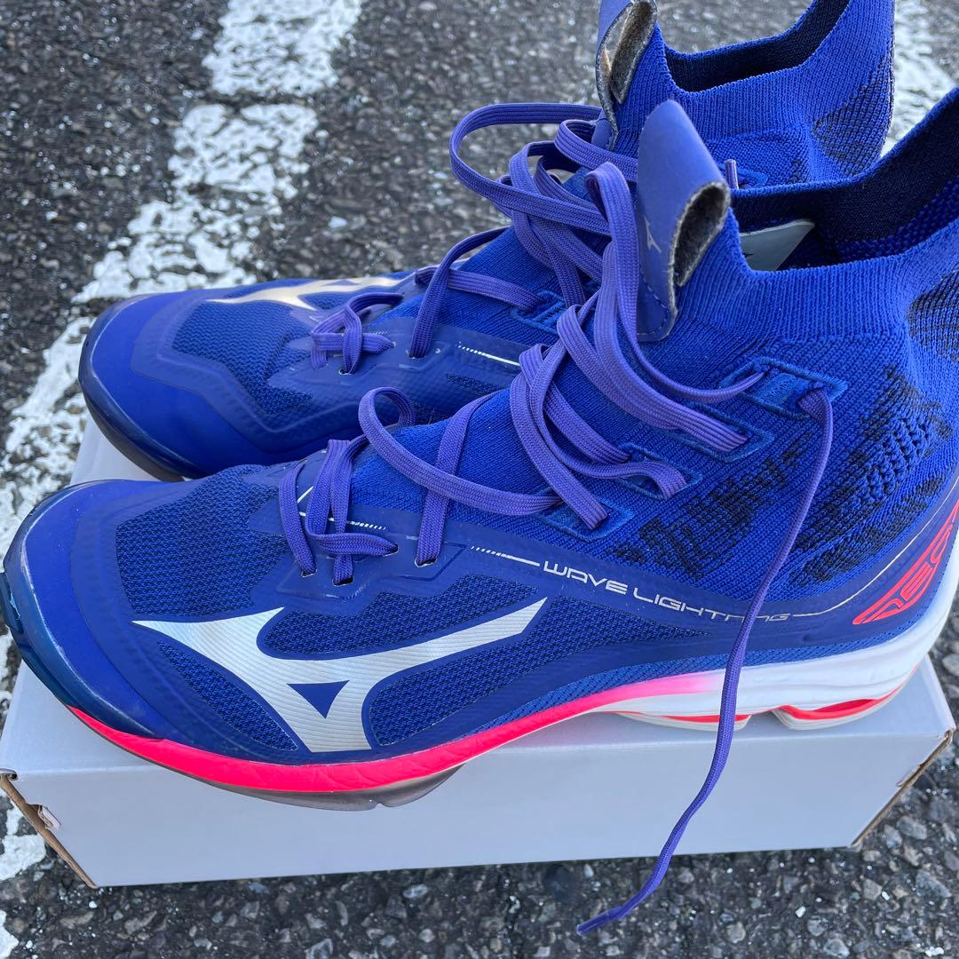 バレボールシューズ26.5 ミズノ　ウエーブライトニングNEO
