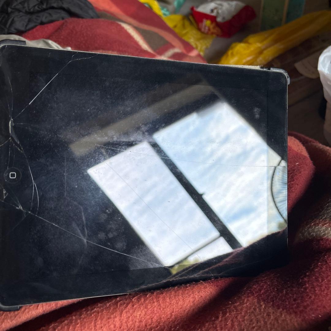 iPad 本体 ひび割れあり