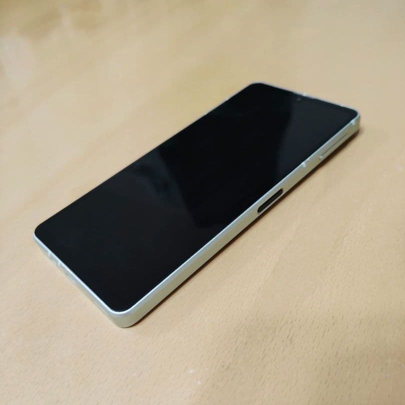 【ジャンク品】AQUOS SENSE8 SHG11 ペールグリーン　本体