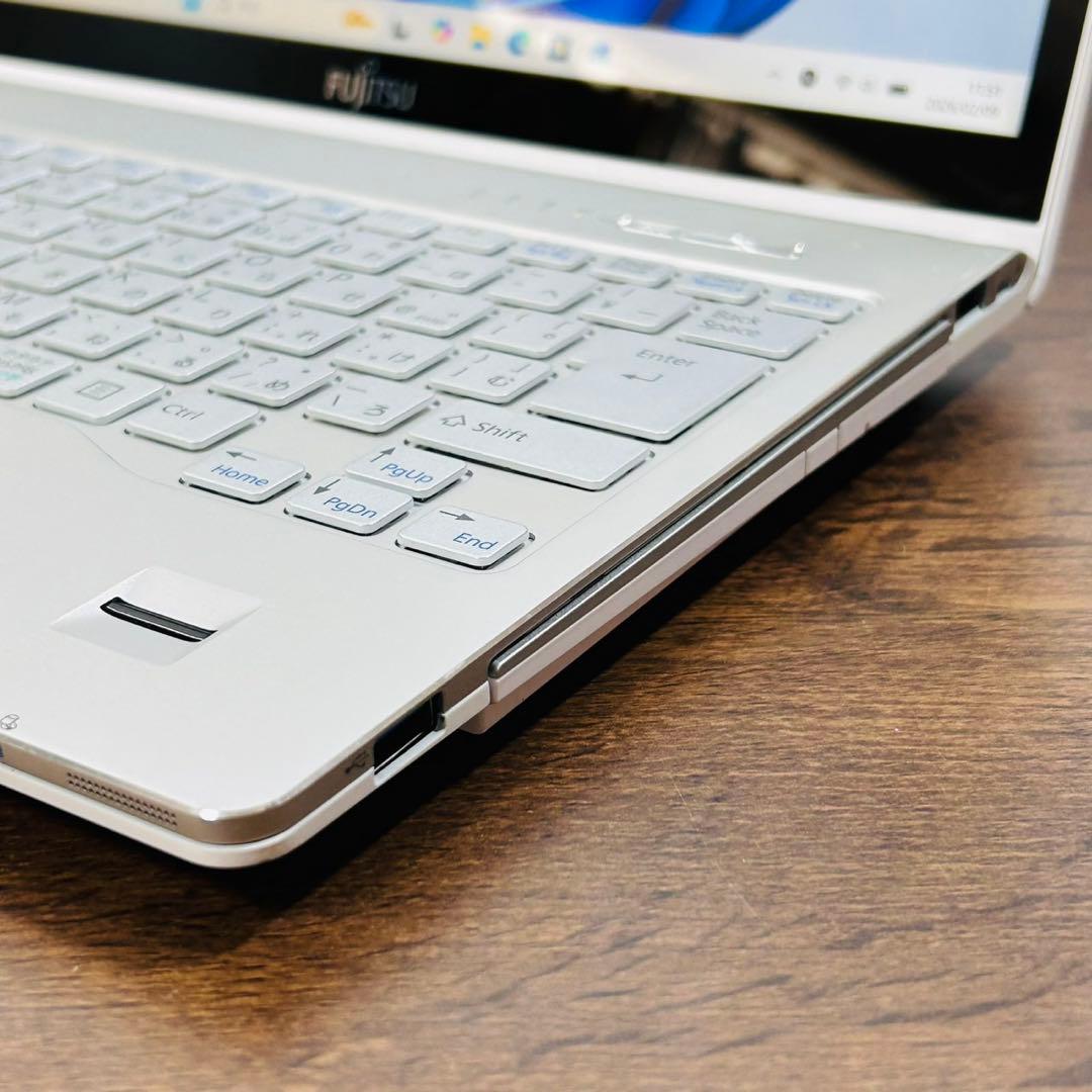 SSD搭載★オフィス付きノートパソコン★Windows11★WEBカメラ 富士通