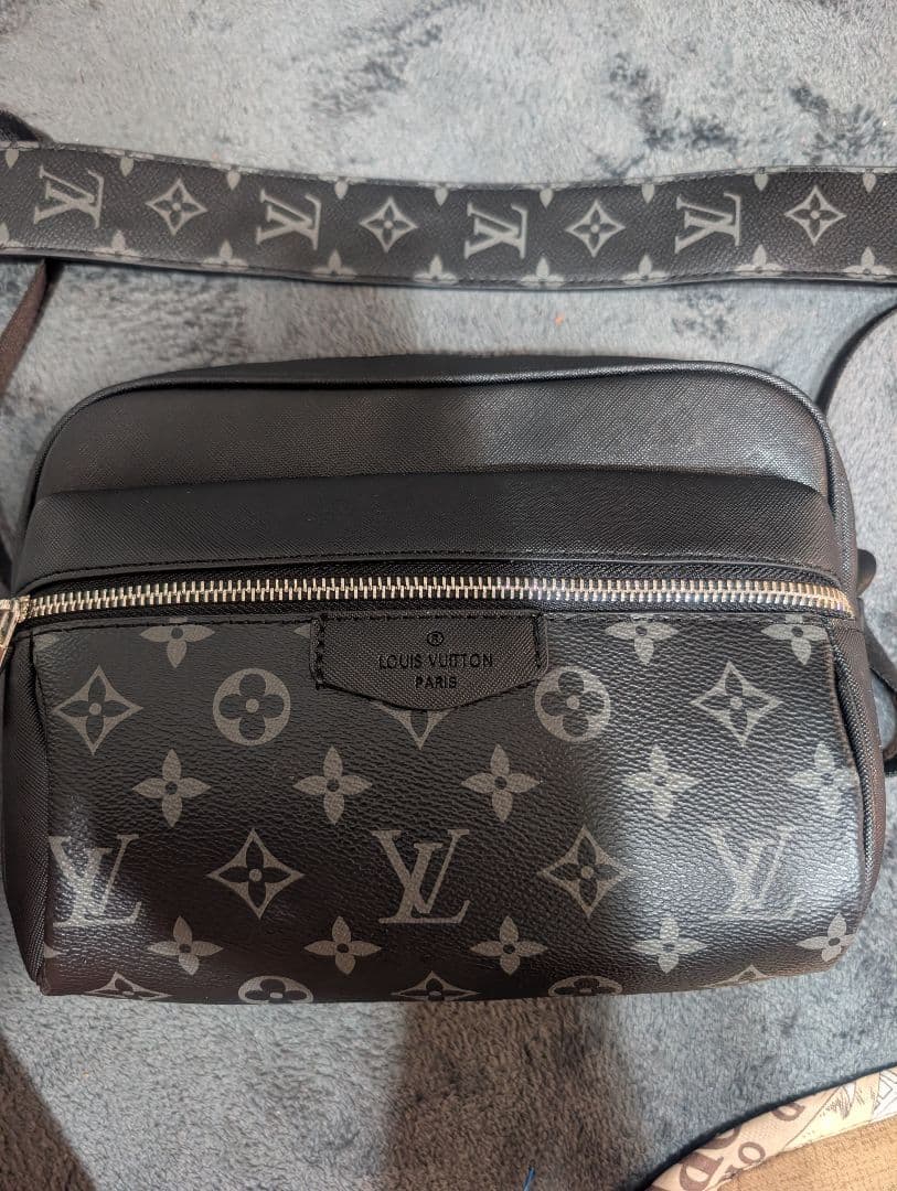 年始セール開始。ブラック　ショルダーバッグ