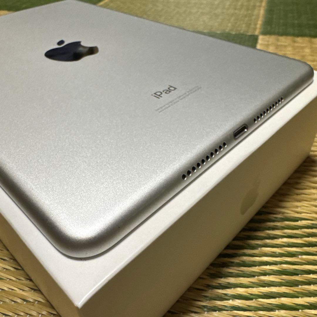 ほぼ未使用Apple iPad mini 64GB シルバー 第5世代