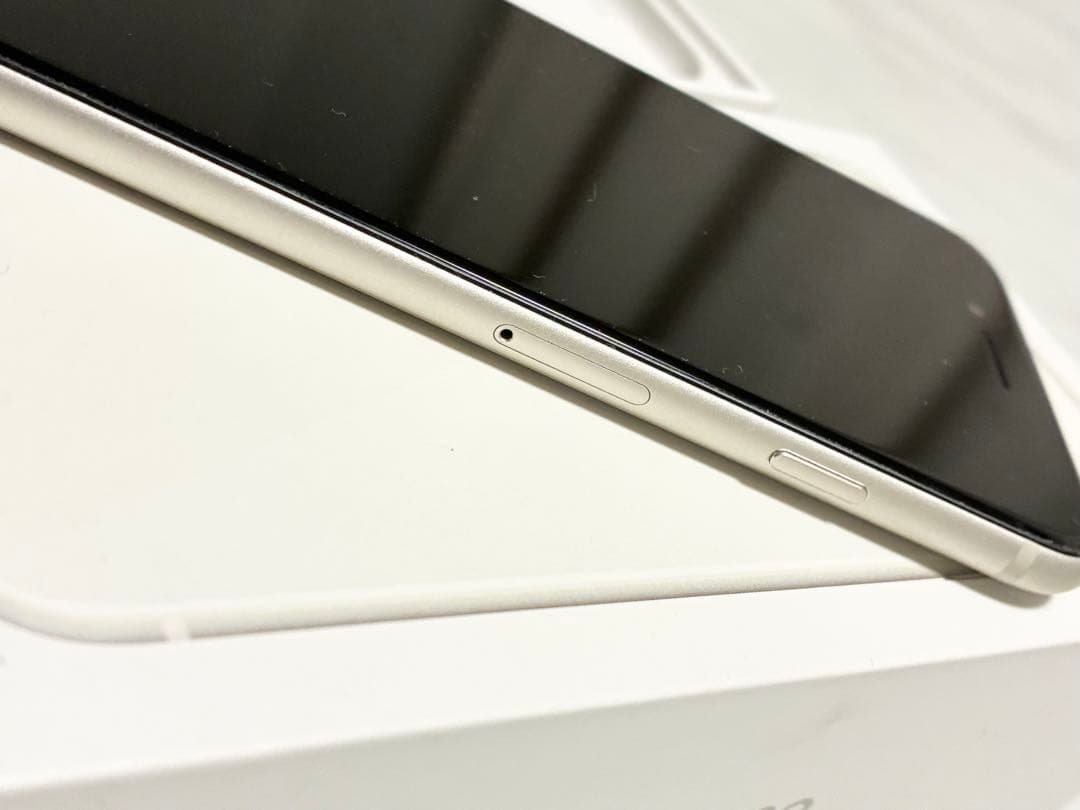 iPhone SE（第3世代）64GB スターライト SIMフリー 本体