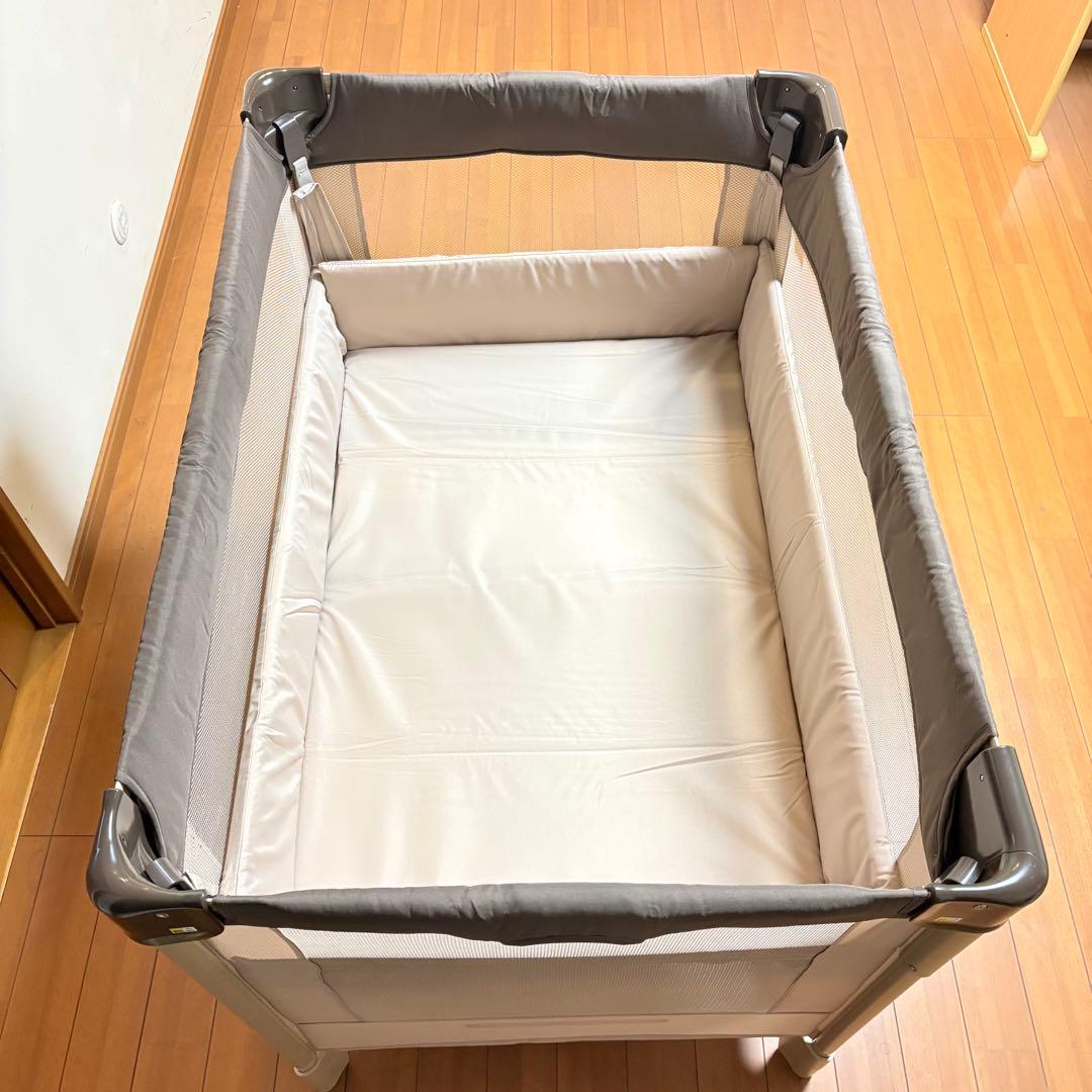 【美品・匿名配送】アップリカ ココネルエアー ベビーベッド ココア