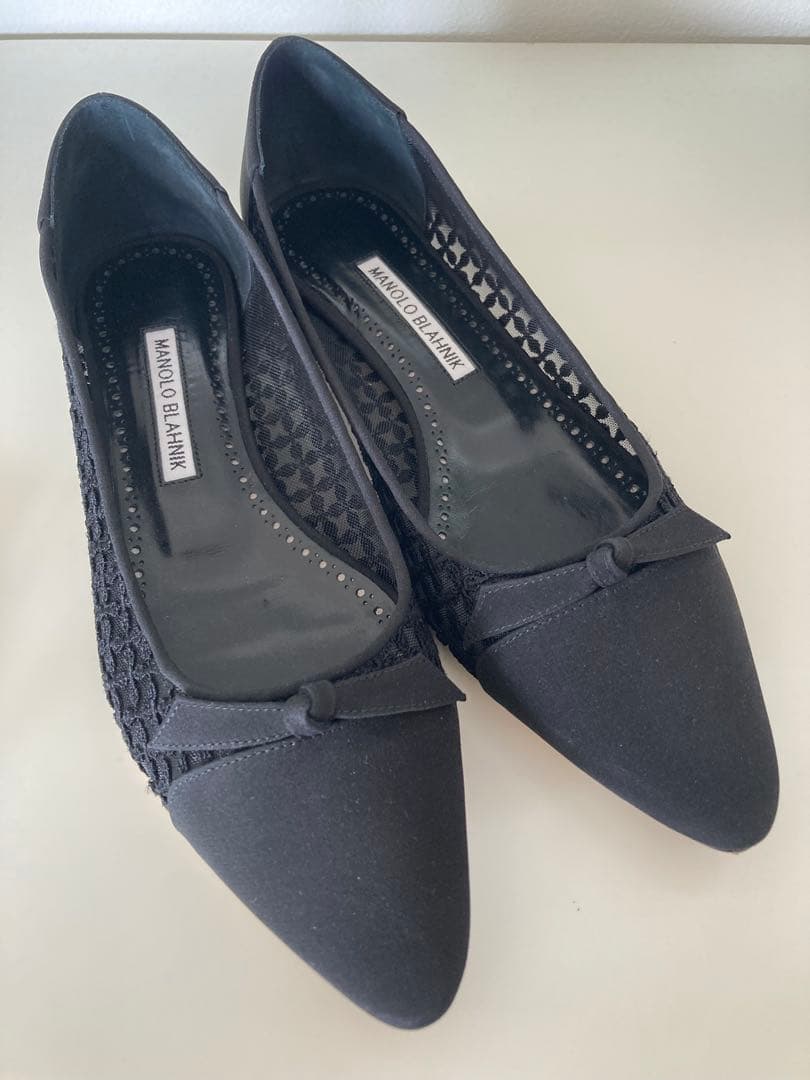 Manolo Blahnik TIAKALA レースフラットパンプス　ブラック