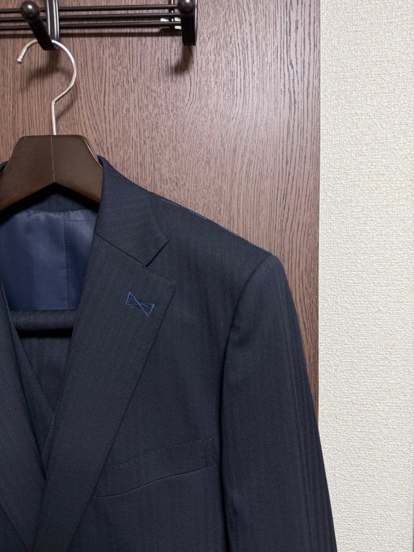 専用A7新品未使用！ネイビーシャドーストライプ3ピーススーツ！定番デザイン！