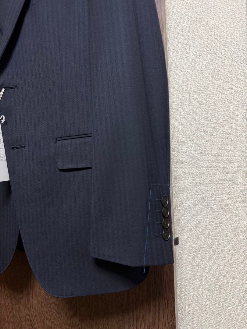 専用A7新品未使用！ネイビーシャドーストライプ3ピーススーツ！定番デザイン！