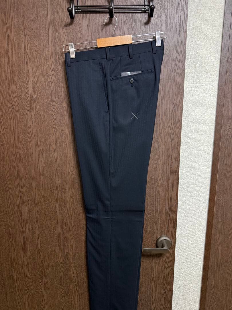 専用A7新品未使用！ネイビーシャドーストライプ3ピーススーツ！定番デザイン！