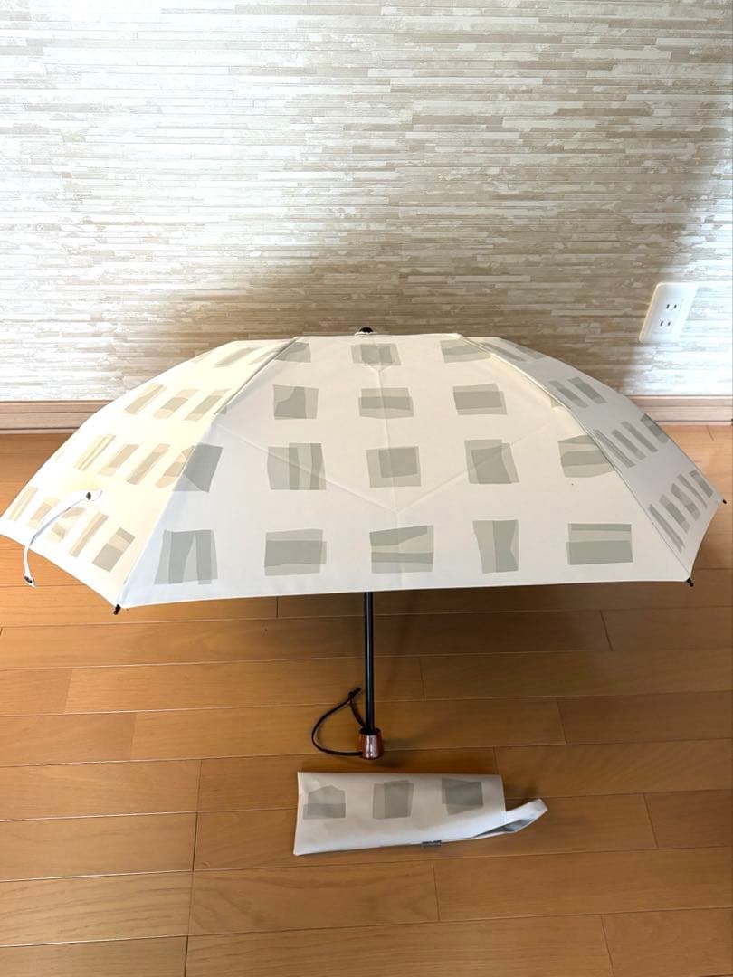 サンバリア100 3段折りたたみ傘　人気キューブ柄　グレー色