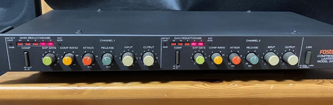 DTM・DAW FOSTEX COMPRESSOR LIMITER MODEL 3070