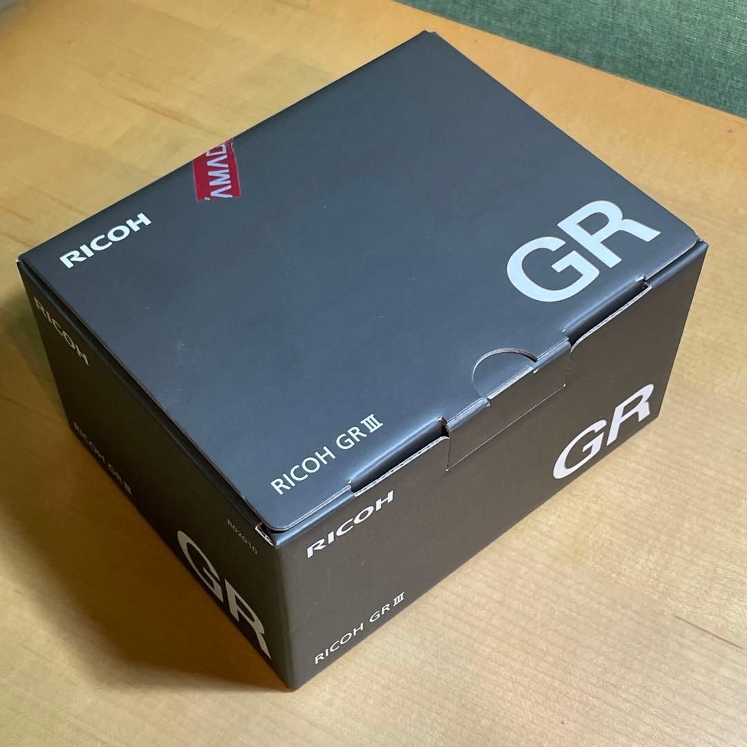 RICOH GR III 本体と充電器付き