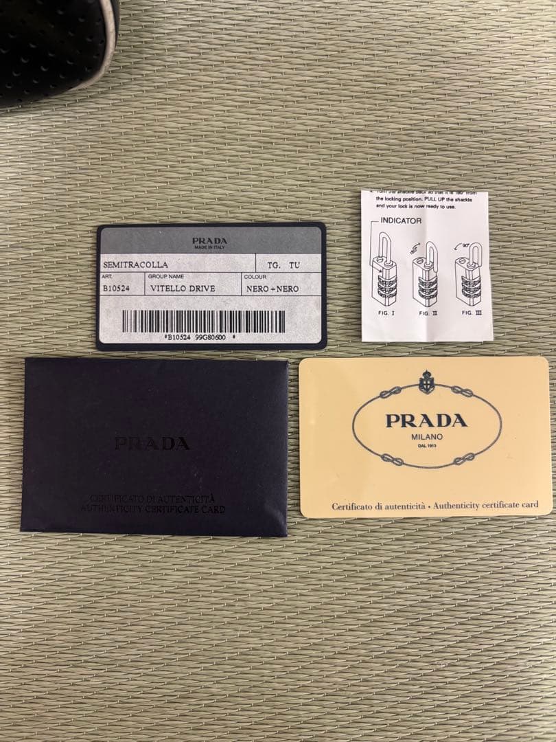 ☆専用☆PRADAプラダボーリングバッグレザーハンドバッグパンチング加工黒