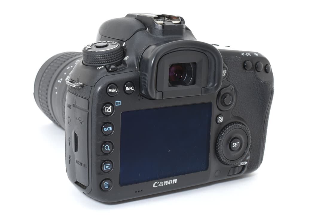 Canon EOS 7D Mark II + シグマ 100-300mm