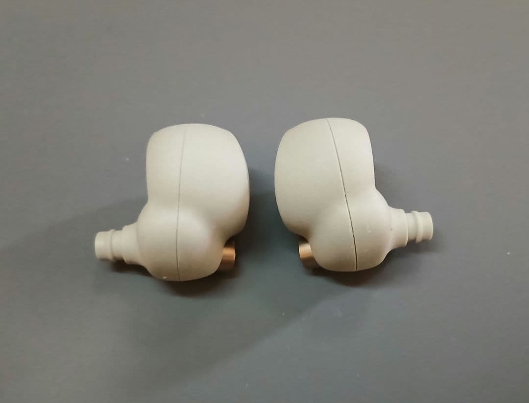 SONY　WF-1000XM4　ワイヤレス　ノイズキャンセリング　イヤホン　➀