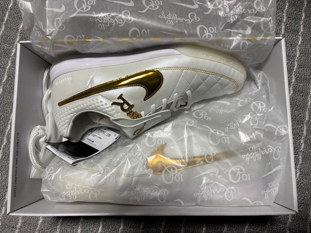 Ronaldinho × Nike Tiempo Legend of Gold