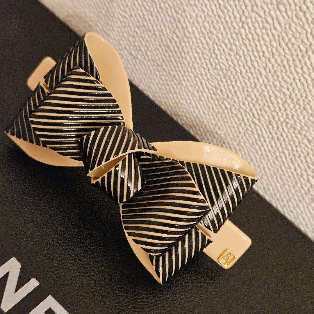 【三越購入】アレクサンドルドゥパリ　リボンバレッタ　新品　黒×ベージュ