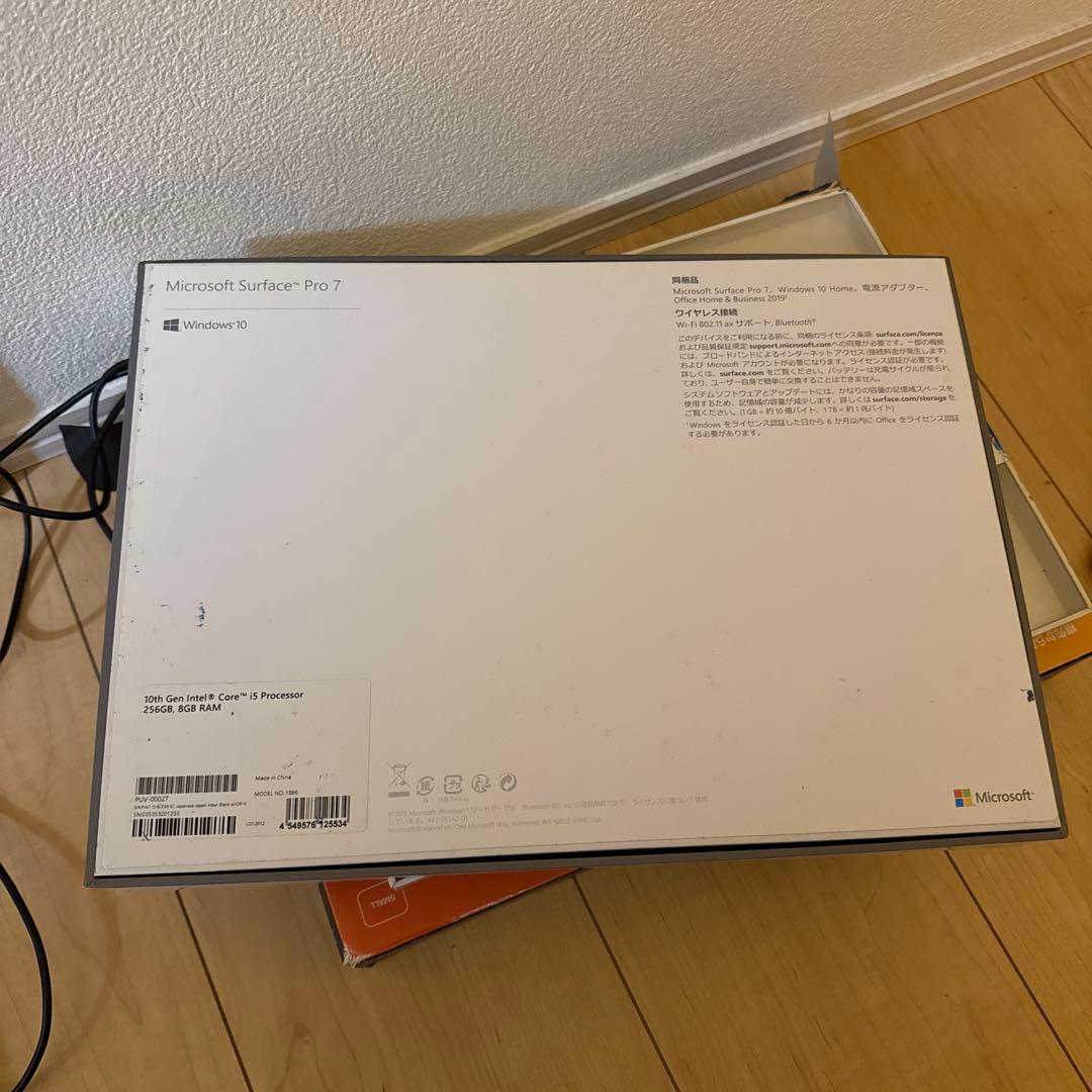 Microsoft Surface Pro 7 + Type Cover付き
