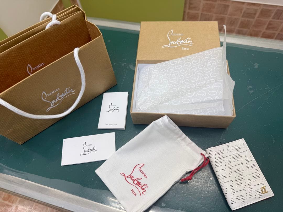 Christian Louboutin 名刺入れ ホワイト