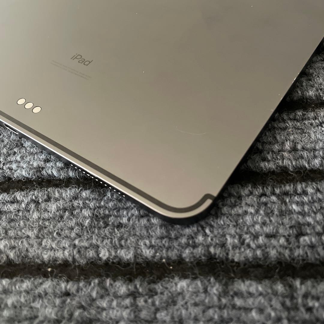 33 iPad Pro 11インチ 2世代 128GB SIMフリー　グレイ
